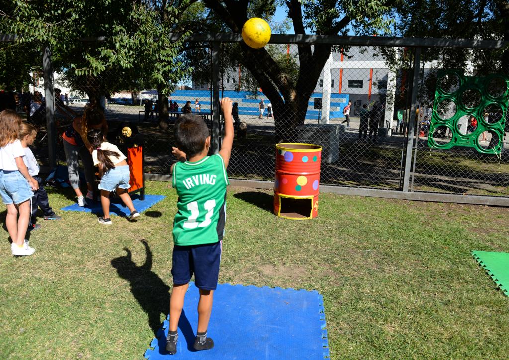 Actividades lúdicas para toda la familia en el Polideportivo Islas Malvinas