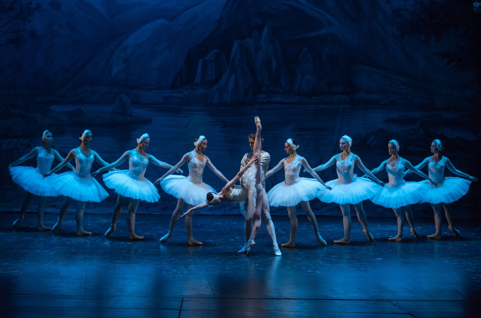 El Ballet de San Petersburgo presenta “El Lago de los Cisnes”